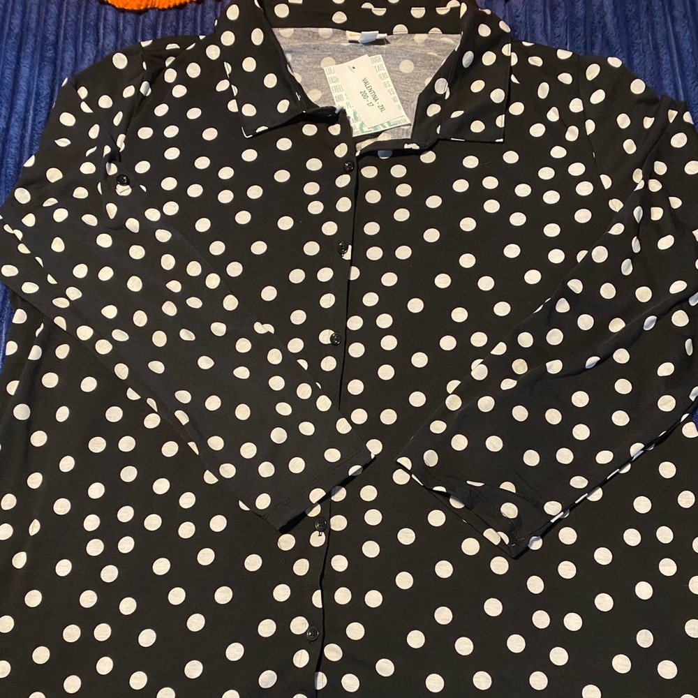SUNDAY SALE 🎁 2x Valentina button down